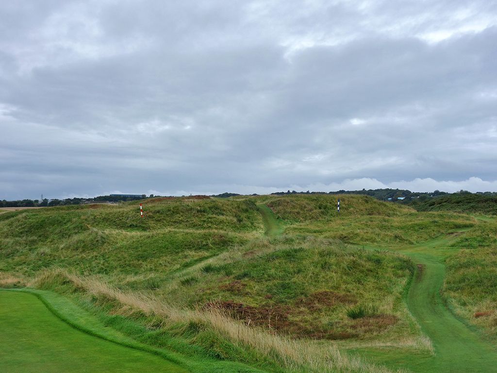 10th (Shelter) Hole at Royal Aberdeen Golf Club (354 Yard Par 4)